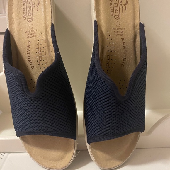 Fly Flot Flat Mule made in Italy soft and chic Retil price $120. new conditions - Picture 14 of 16